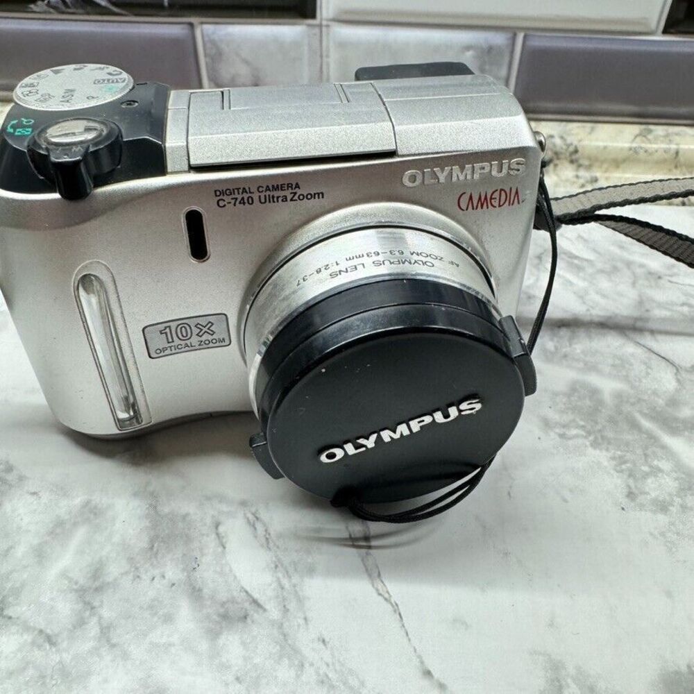 Olympus CAMEDIA C-740 Ultra Zoom 3.2MP Digital Camera + 256mb Card TESTED